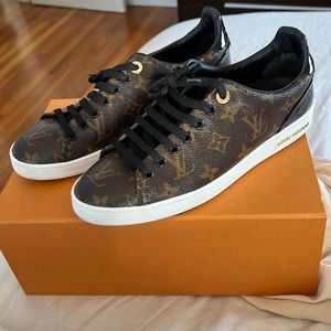 Women’s Louis Vuitton Frontrow sneakers